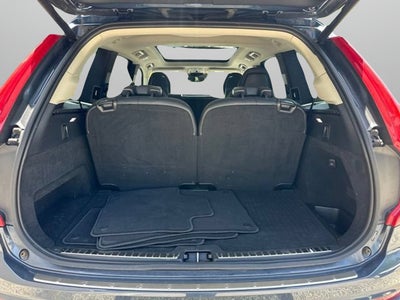 2022 Volvo XC90 T5 Momentum 7 Passenger