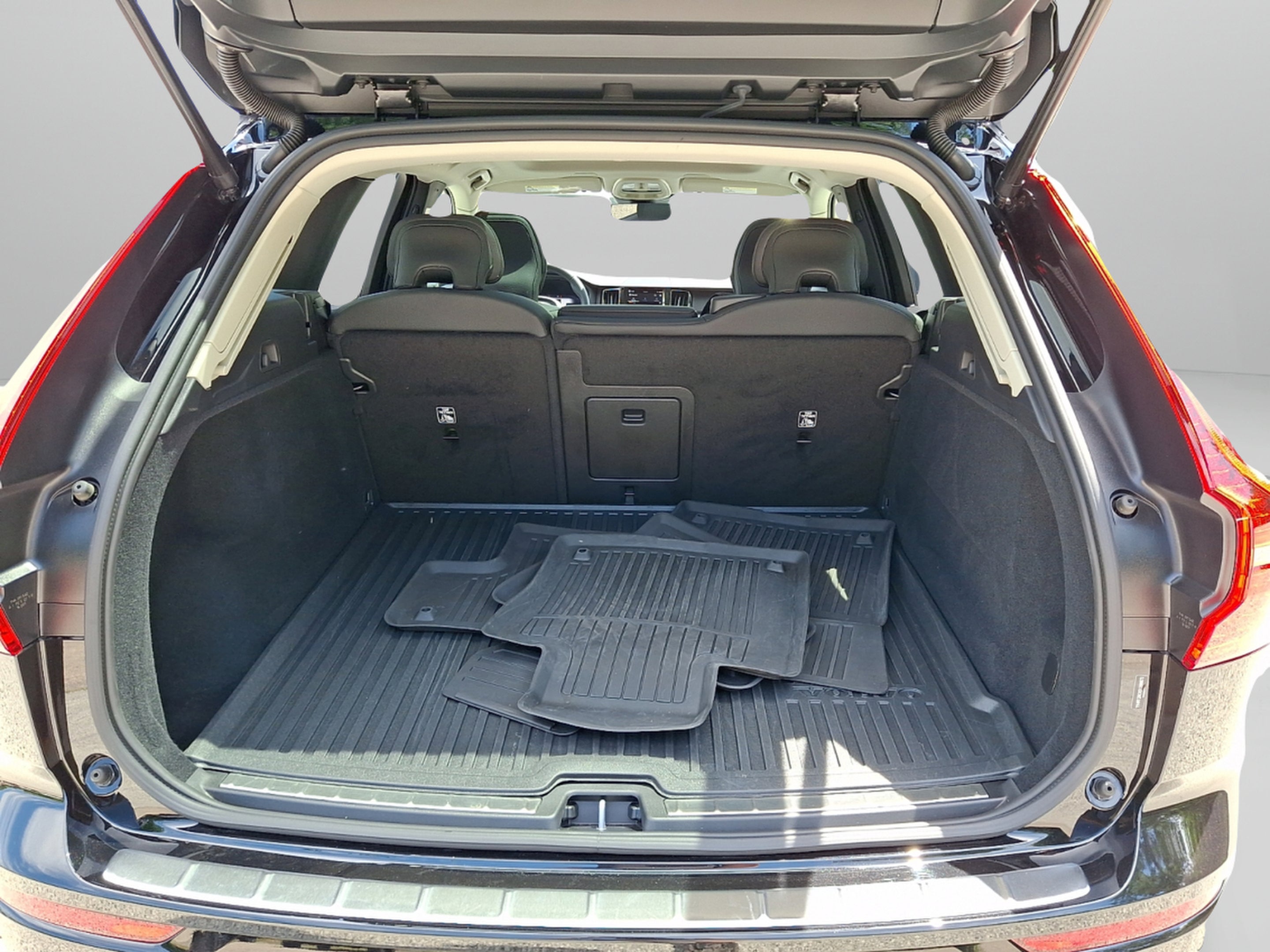 2025 Volvo XC60 B5 Plus
